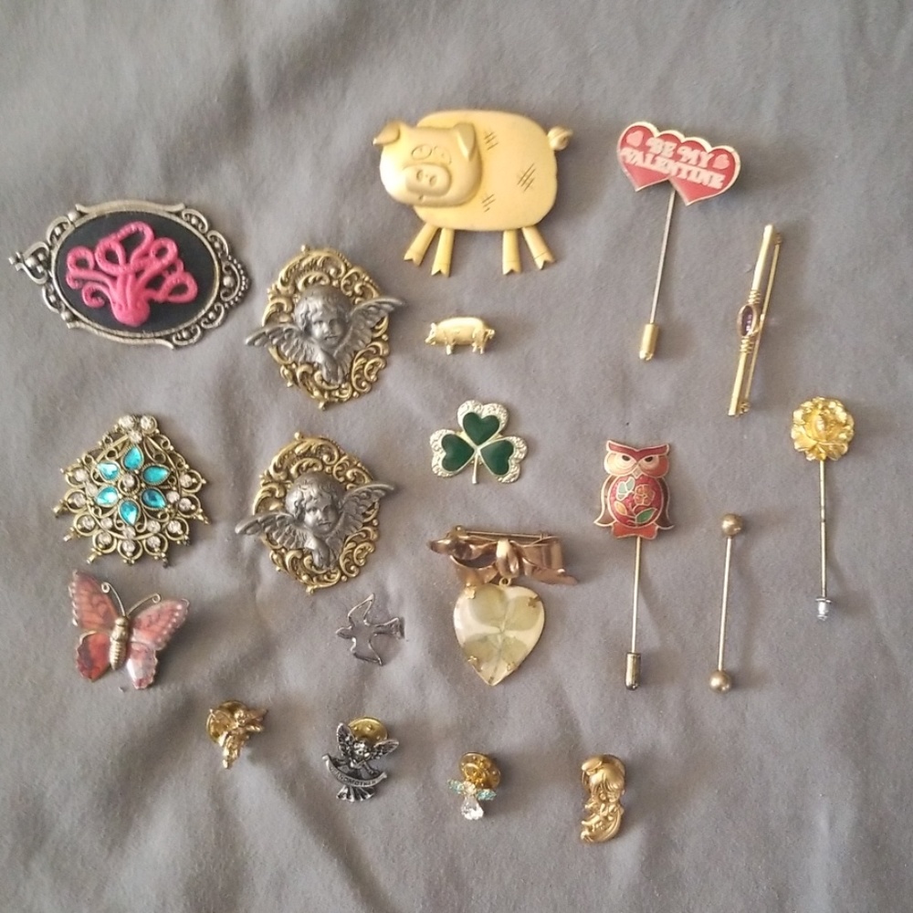 Brooches, Pins and Pendants